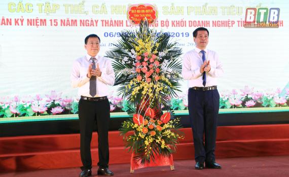   45 tập thể, cá nhân, sản phẩm tiêu biểu được tuyên dương nhân kỷ niệm 15 năm thành lập Đảng bộ Khối Nh88 Nha cai tỉnh