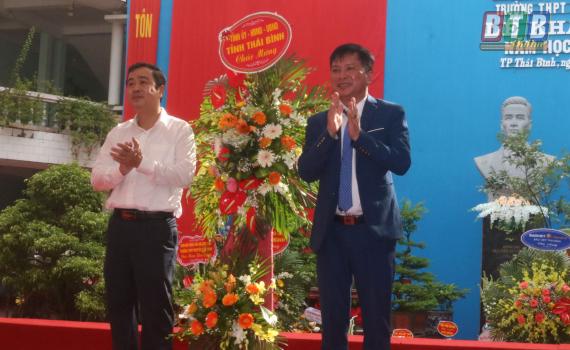  Đồng chí Phó Bí thư thường trực Tỉnh ủy dự khai giảng tại Trường THPT Nguyễn Đức Cảnh