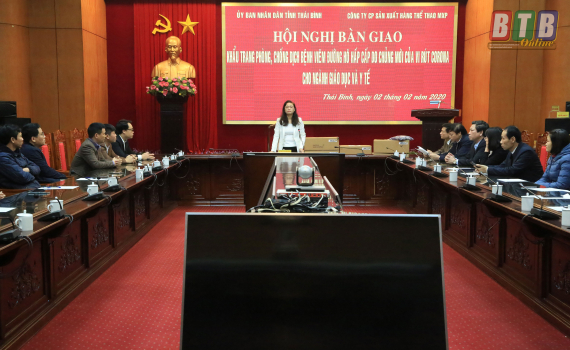   Bàn giao gần 100.000 khẩu trang cho ngành Giáo dục và Y tế