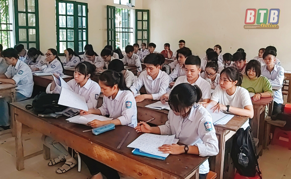   Ngày 15/6, gần 19.000 học sinh lớp 12 bắt đầu đăng ký dự thi tốt nghiệp THPT