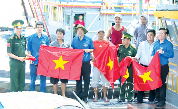   Đồng hành cùng ngư dân bảo vệ chủ quyền biển, đảo