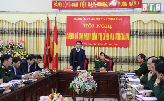  Bàn giao chức danh, nhiệm vụ Chính ủy Bộ CHQS tỉnh Thái Bình