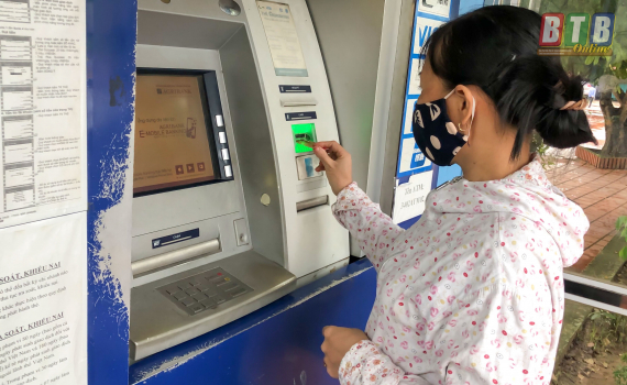   Đẩy mạnh chi trả lương hưu, trợ cấp BHXH qua thẻ ngân hàng