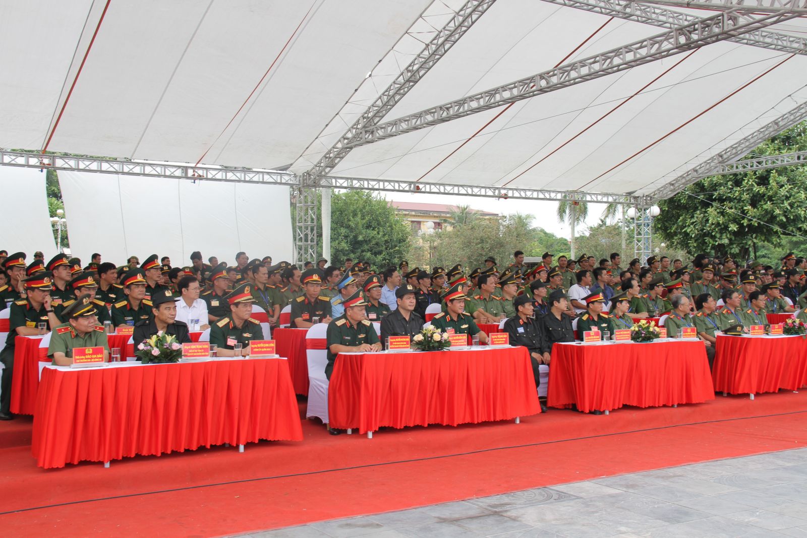   Diễn tập thực binh phương án giải tán biểu tình, dẹp bạo loạn, phòng chống cháy nổ và cứu nạn, cứu hộ