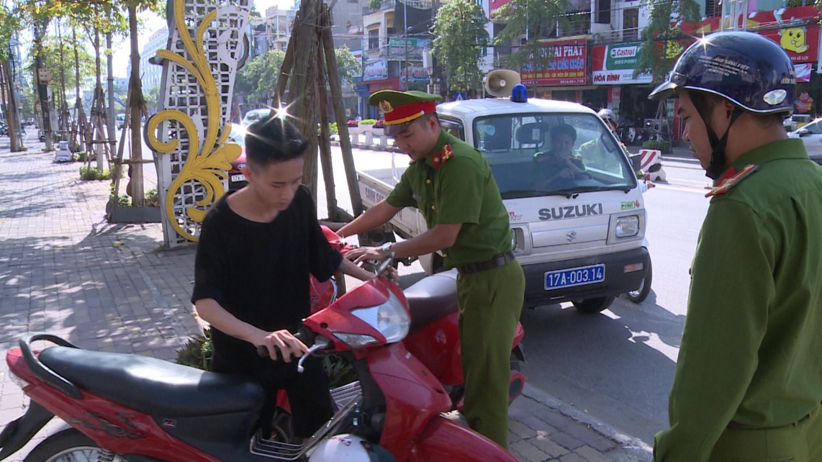   Cống hiến sức trẻ cho cuộc sống bình yên