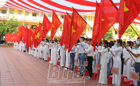   Các Nh881 lãnh đạo tỉnh chúc mừng, dự khai giảng tại nhiều trường học trong tỉnh