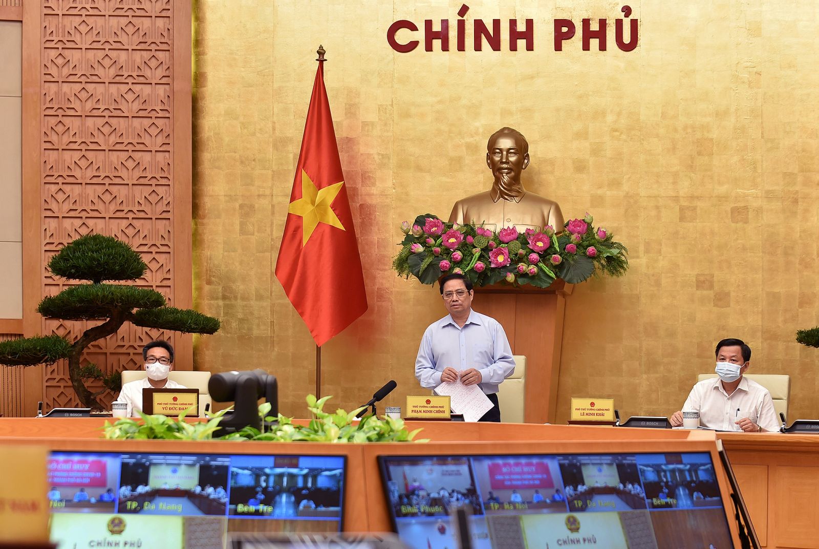   Kiểm soát dịch bệnh nhanh nhất có thể, quyết không để khủng hoảng y tế, khủng hoảng kinh tế