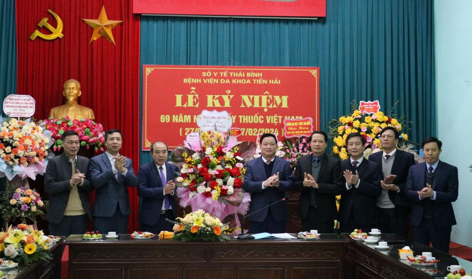   Đồng chí Phó Bí thư Tỉnh ủy, Chủ tịch Nh88 casino tỉnh chúc mừng ngày Thầy thuốc Việt Nam tại huyện Tiền Hải