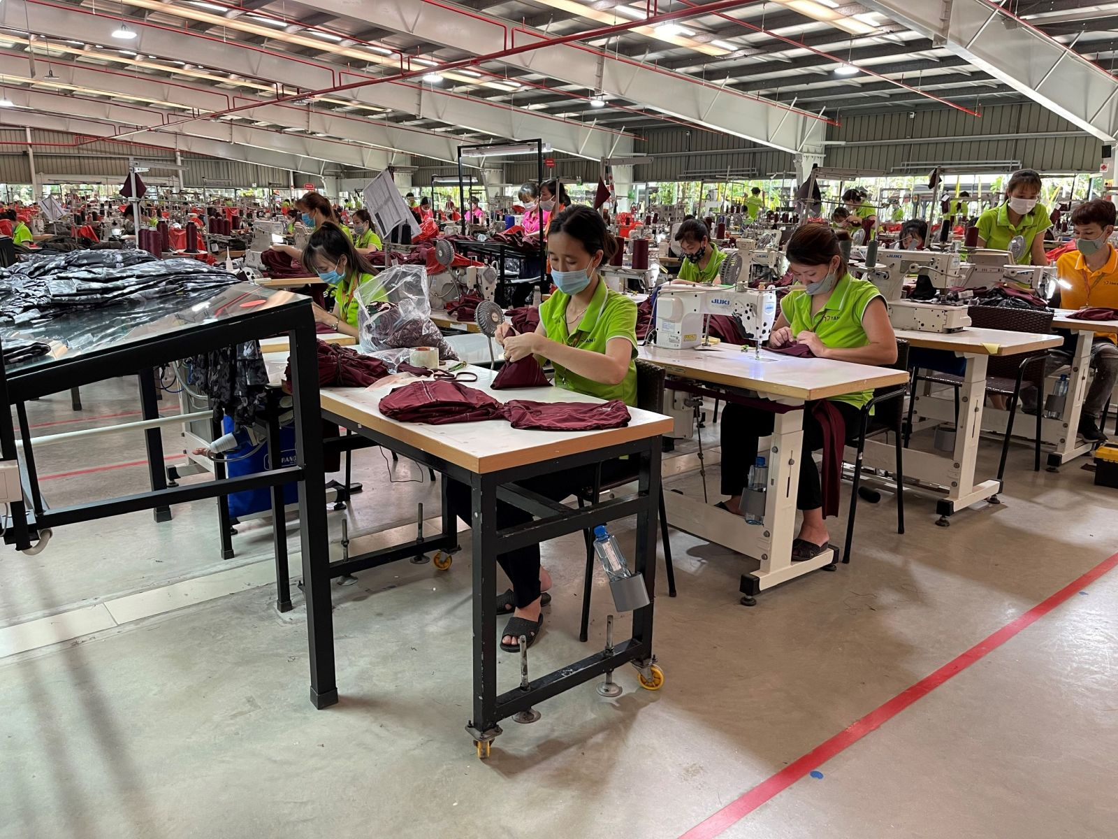   Giá trị sản xuất công nghiệp 6 tháng đầu năm 2021 của doanh nghiệp Khu kinh tế và các khu công nghiệp tăng 10%