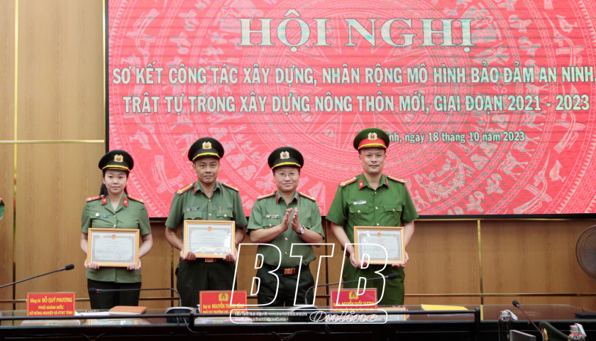   Khen thưởng điển hình bảo đảm an ninh trật tự trong Nh881 nông thôn mới