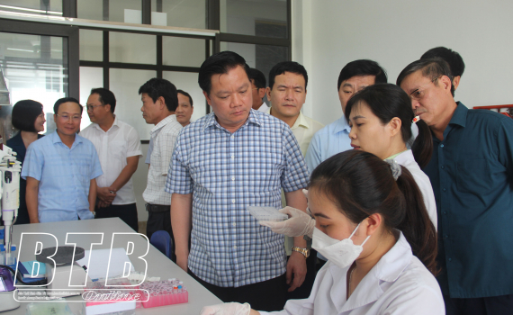   Đồng chí Nguyễn Khắc Thận, Phó Bí thư Tỉnh ủy, Chủ tịch Nh88 casino tỉnh: Thăm lúa vụ xuân và cơ sở vật chất phục vụ sản xuất, chế biến hạt giống của ThaiBinh Seed