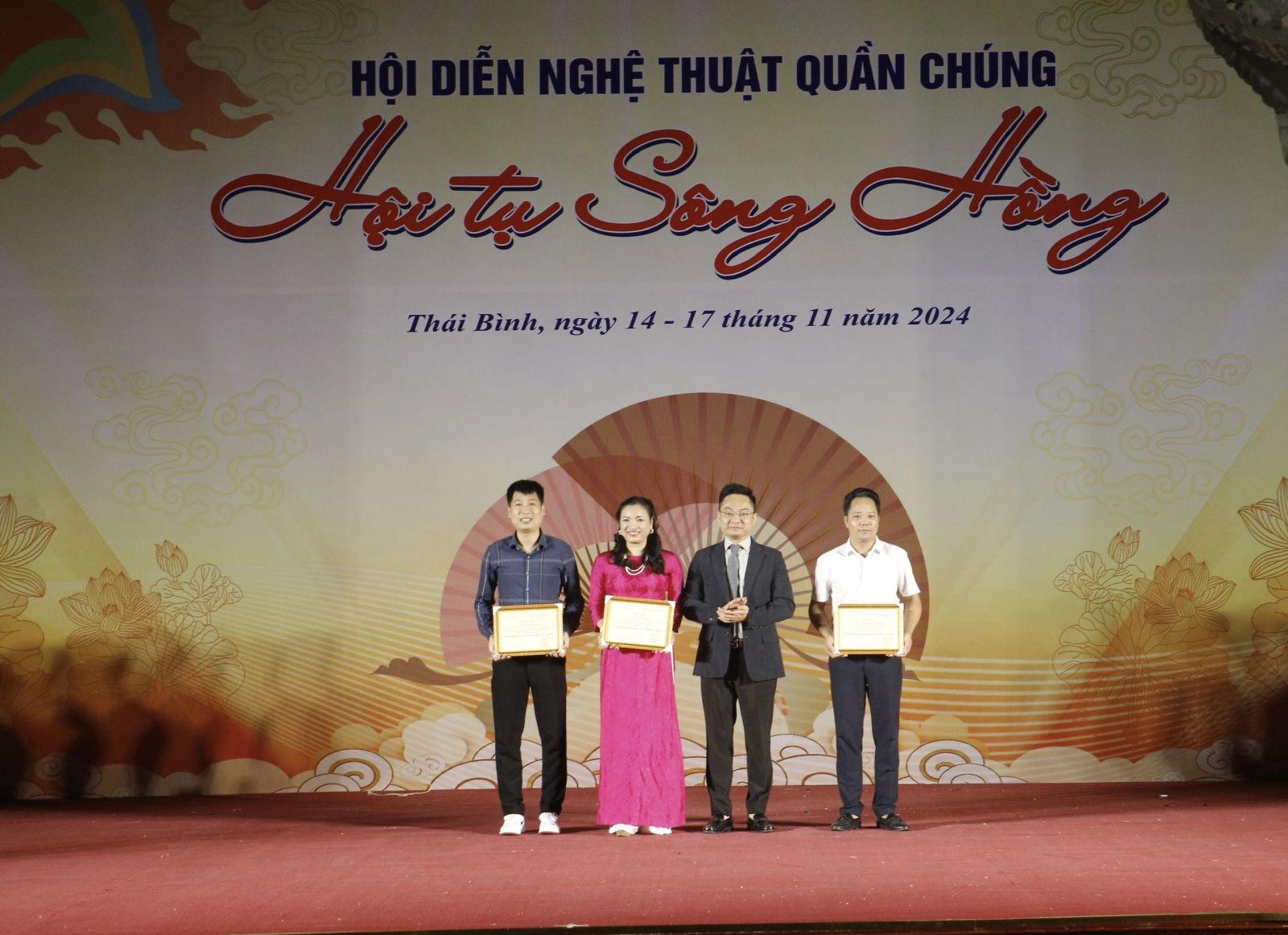   Bế mạc hội diễn nghệ thuật quần chúng Hội tụ sông Hồng