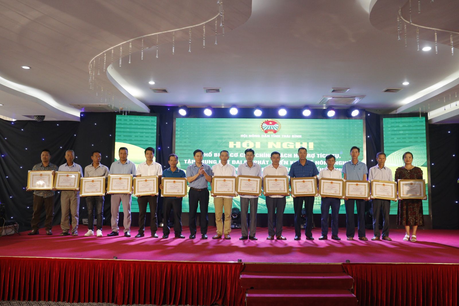   15 hội viên hội nông dân tiêu biểu trong tích tụ, tập trung đất đai được tặng bằng khen của Nh88 casino tỉnh
