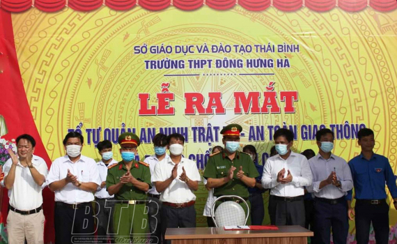   Trường THPT Đông Hưng Hà: Ra mắt tổ tự quản an ninh trật tự, an toàn giao thông và phòng, chống dịch Covid-19