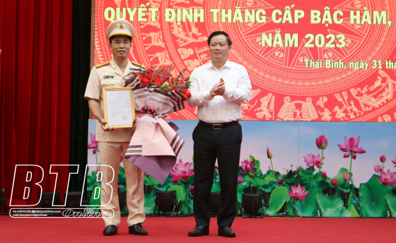   Công an tỉnh: Nh883 quyết định thăng cấp bậc hàm, nâng lương cho cán bộ năm 2023
