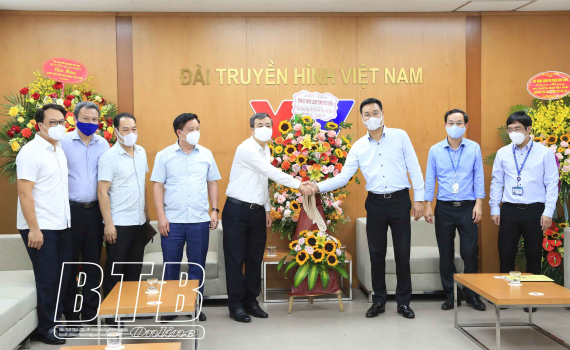   Thường trực Tỉnh ủy chúc mừng các cơ quan thông tấn, báo chí trung ương