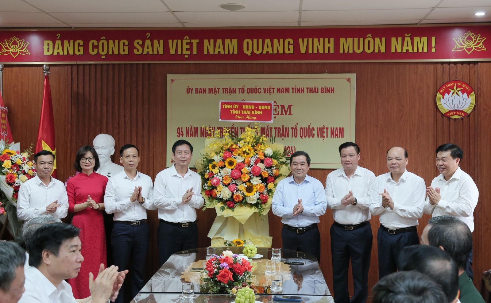   Các Nh881 lãnh đạo tỉnh chúc mừng Nh88 com Nh88 vip tỉnh nhân kỷ niệm ngày truyền thống