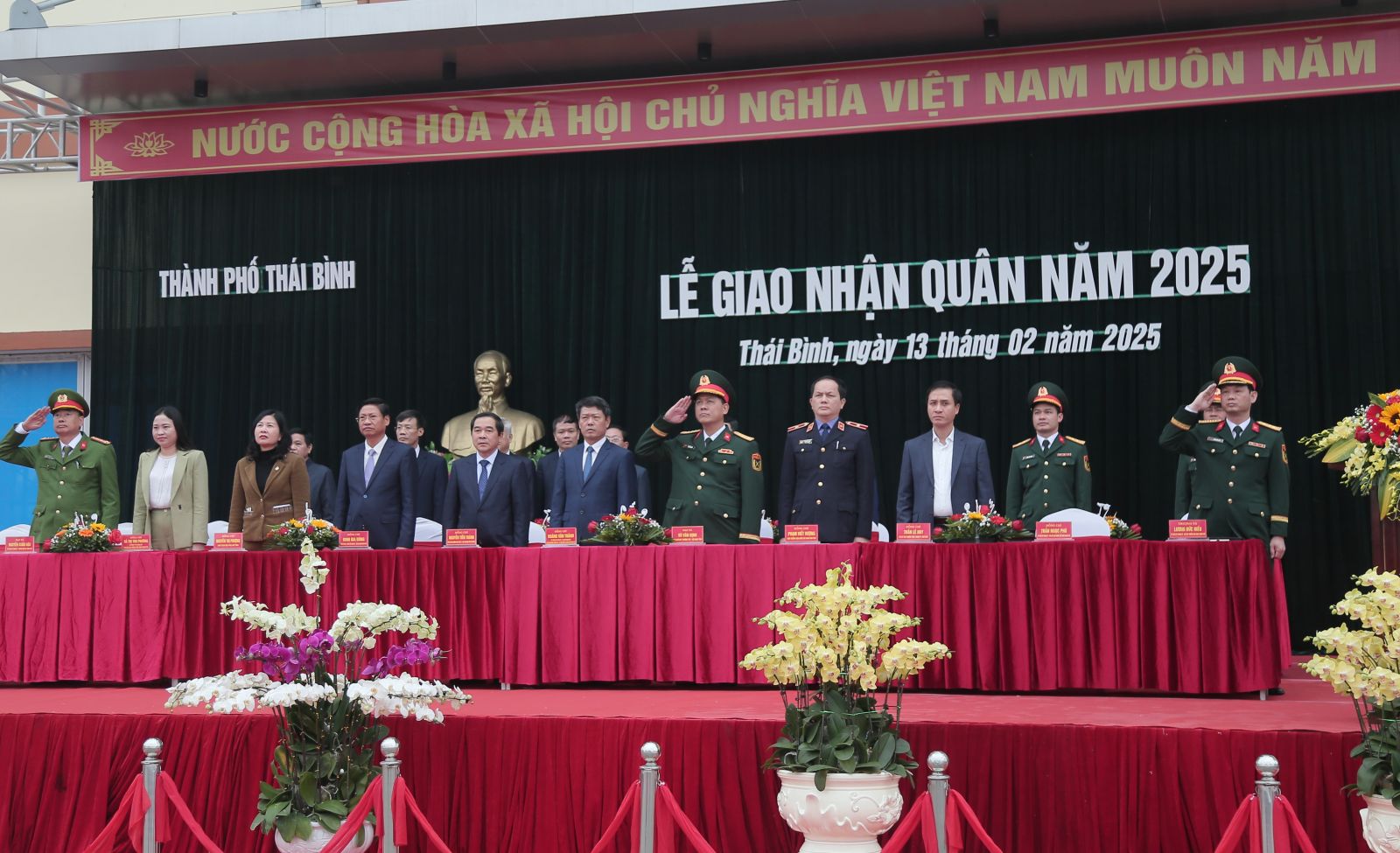   Đồng chí Nguyễn Tiến Thành, Phó Bí thư thường trực Tỉnh uỷ, Chủ tịch Nh88 - Cá Cược Mỗi Ngày - Nh88 vip Liền Tay tỉnh dự lễ giao nhận quân tại thành phố Thái Bình