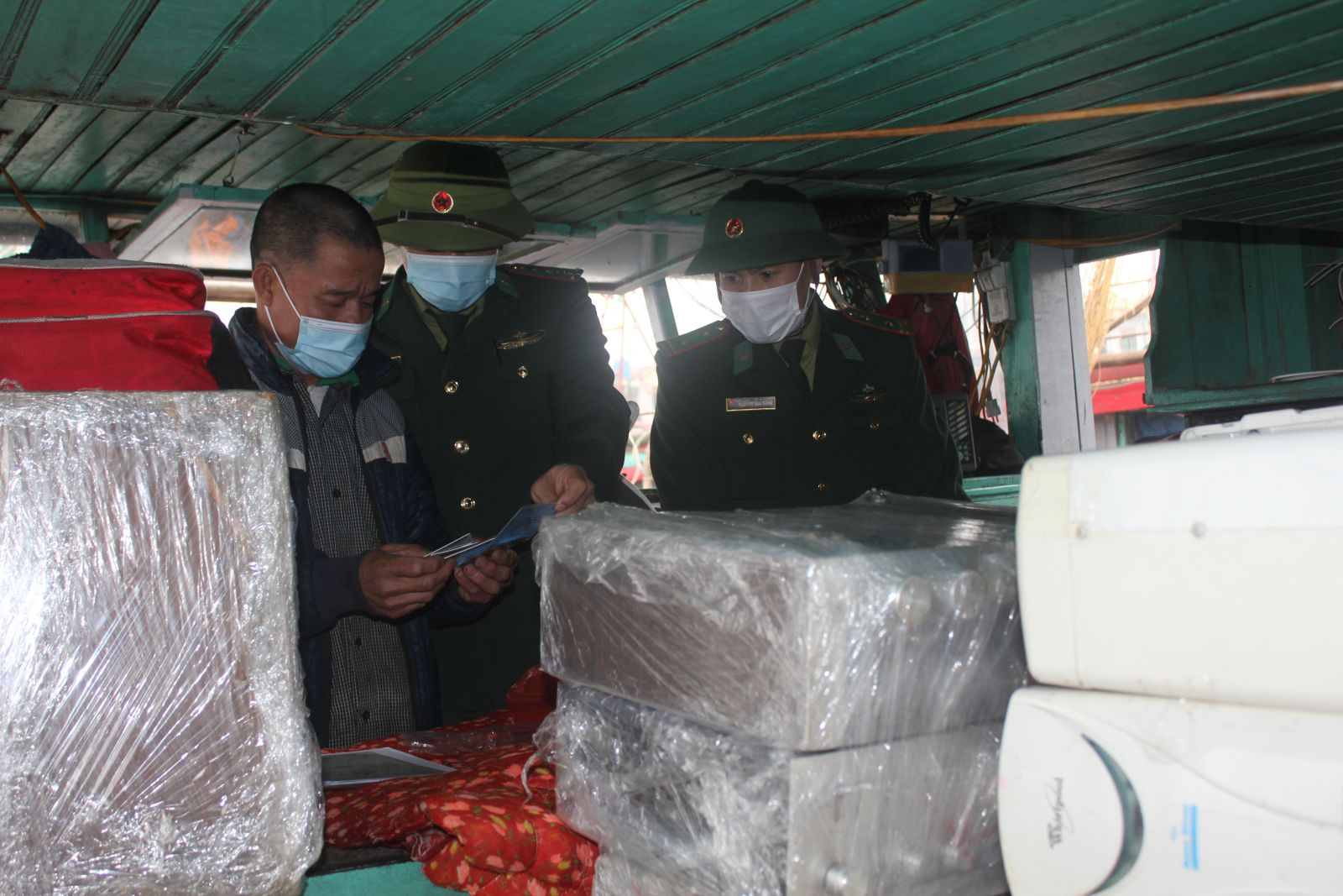   Bộ đội Biên phòng tỉnh Thái Bình phát hiện, thu giữ số lượng hàng điện tử đã qua sử dụng không có hóa đơn chứng từ