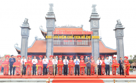   Nh881 Nh88 con dự lễ cắt băng khánh thành Khu lưu niệm Chủ tịch Hồ Chí Minh tại xã Nam Cường