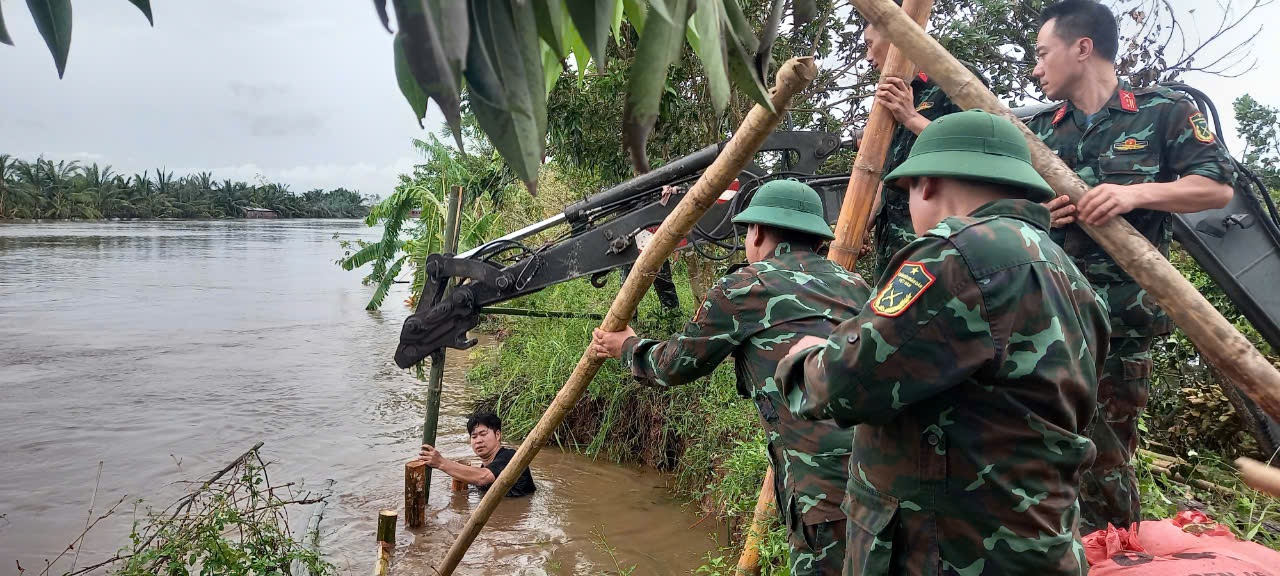   Lực Công an, Quân sự của tỉnh: Tăng cường  lực lượng tham gia ứng phó với mưa lũ