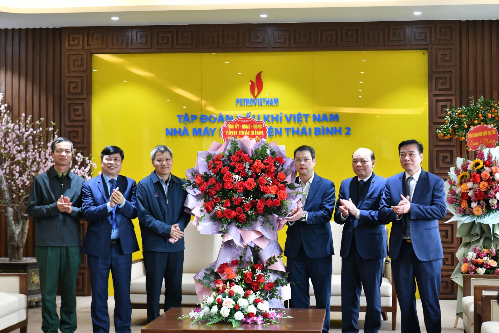   Đồng chí Nguyễn Mạnh Hùng, Phó Bí thư Tỉnh ủy, Chủ tịch Nh88 casino tỉnh thăm, động viên một số doanh nghiệp trên địa bàn huyện Thái Thụy