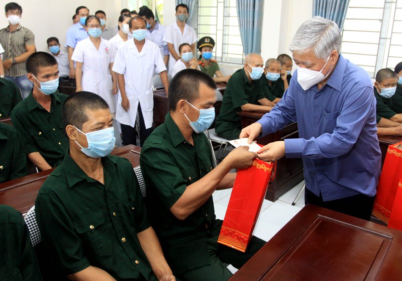   Tặng quà người có công, gia đình chính sách tỉnh Thái Bình
