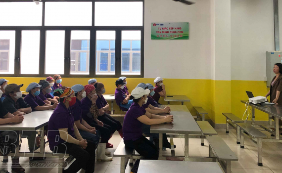   Tập huấn về an toàn thực phẩm cho quản lý bếp và người trực tiếp chế biến thực phẩm tại bếp ăn tập thể