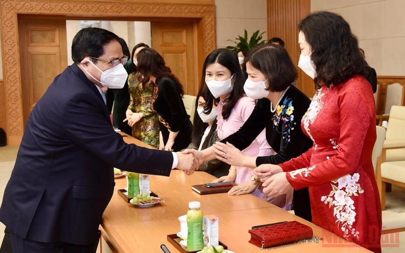  Truyền thống nhân hậu, đảm đang, trí tuệ và cống hiến luôn tỏa sáng trong người phụ nữ Việt Nam