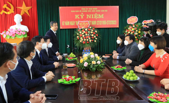   Đồng chí Ngô Đông Hải, Bí thư Tỉnh ủy chúc mừng đội ngũ thầy thuốc, cán bộ, nhân viên y tế nhân ngày Thầy thuốc Việt Nam 27/2