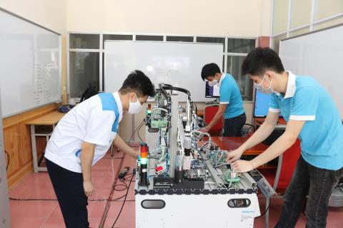   Phê duyệt Đề án đào tạo nâng cao kỹ năng nguồn nhân lực đáp ứng yêu cầu CMCN lần thứ tư