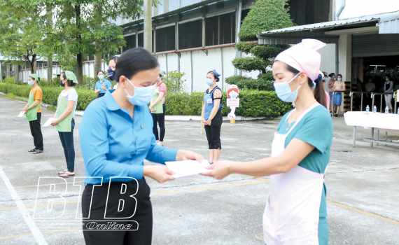   Hướng về người lao động
