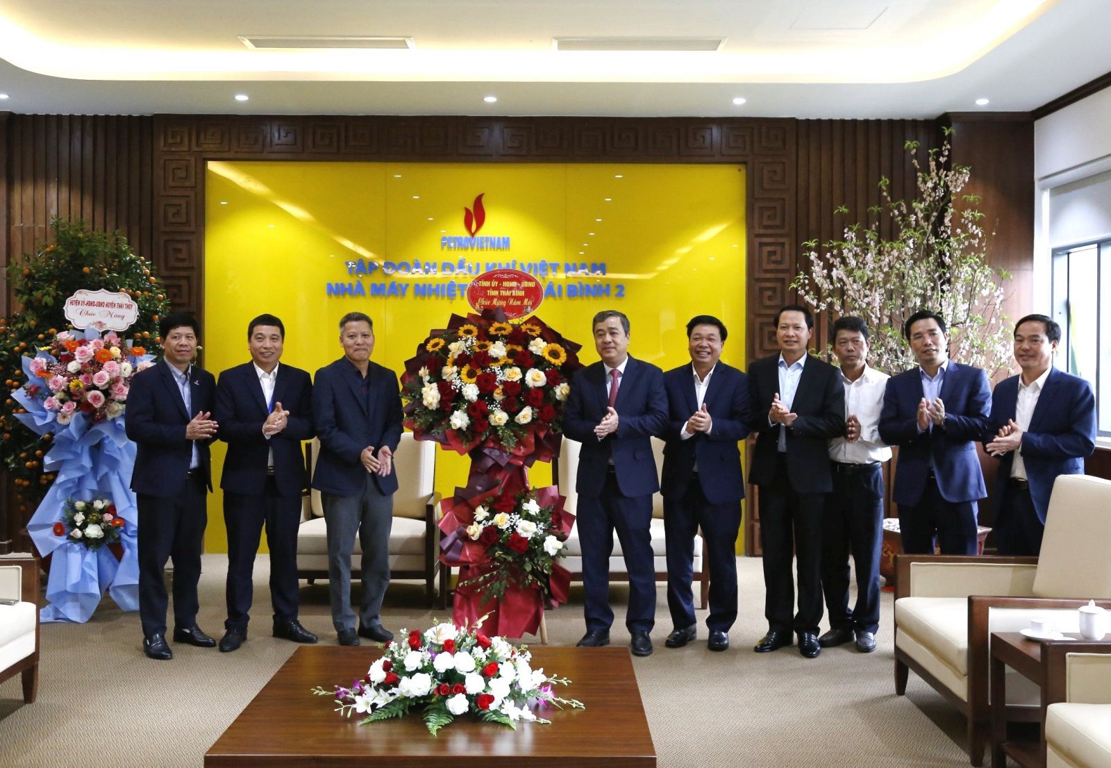   Đồng chí Bí thư Tỉnh ủy đi thăm, động viên các doanh nghiệp thi đua sản xuất đầu xuân trên địa bàn huyện Thái Thụy