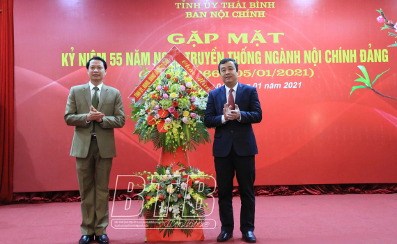   Xây dựng đội ngũ cán bộ ngành Nội chính Đảng vững vàng về chính trị và chuyên môn nghiệp vụ