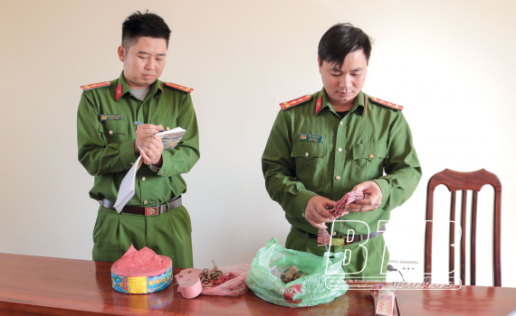   Vận động thu hồi vũ khí, vật liệu nổ, công cụ hỗ trợ và pháo