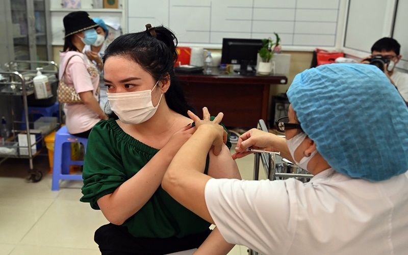   Nh88 con Anh và Séc viện trợ vaccine phòng Covid-19 cho Việt Nam
