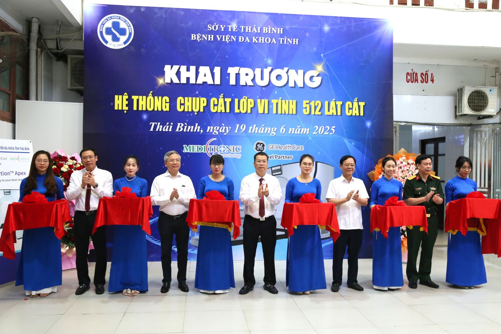  Đồng chí Phó Bí thư Tỉnh ủy, Chủ tịch Nh88 casino tỉnh dự lễ khai trương hệ thống chụp cắt lớp vi tính 512 lát cắt tại Bệnh viện Đa khoa Thái Bình
