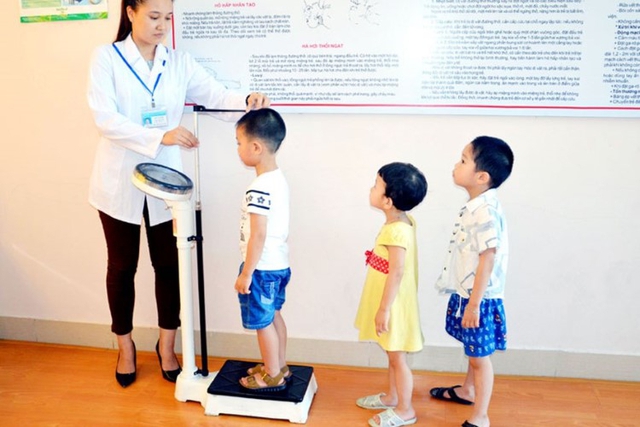   Trường mầm non bố trí tối thiểu 01 lao động hợp đồng làm nhiệm vụ y tế học đường
