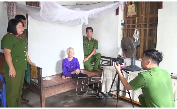   Công an huyện Hưng Hà đẩy nhanh tiến độ cấp căn cước công dân gắn chíp điện tử
