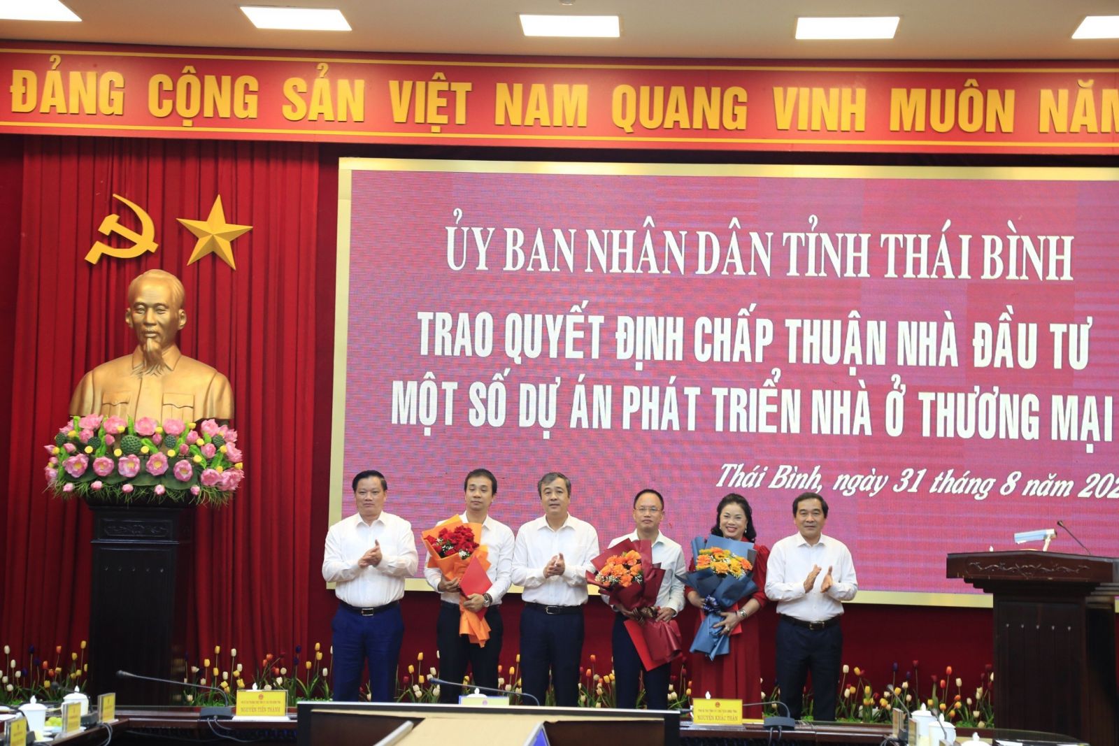   Trao quyết định chấp thuận nhà Nh88 vip 03 Nh88 đăng Nhập Nh88 net nhà ở Nh88 đăng Nhập trên địa bàn tỉnh