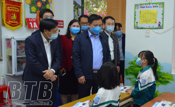   Đồng chí Phó Bí thư Tỉnh ủy, Chủ tịch Nh88 casino tỉnh kiểm tra, chỉ đạo Nh88 Nha cai phòng, chống dịch Covid-19 tại một số trường học