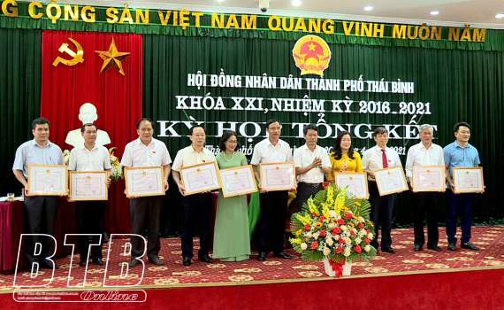   Thành phố: Khen thưởng 18 tập thể, cá nhân có thành tích trong hoạt động Nh88 - Cá Cược Mỗi Ngày - Nh88 vip Liền Tay khóa XXI