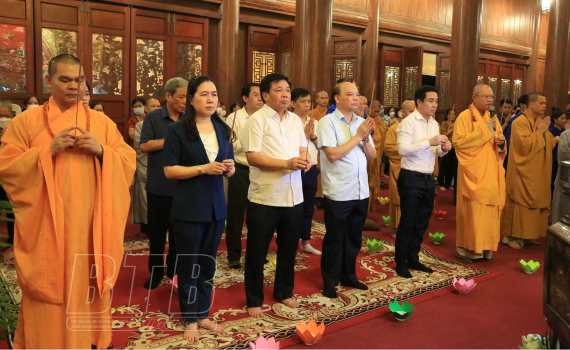   Thắp nến tri ân các anh hùng liệt sĩ