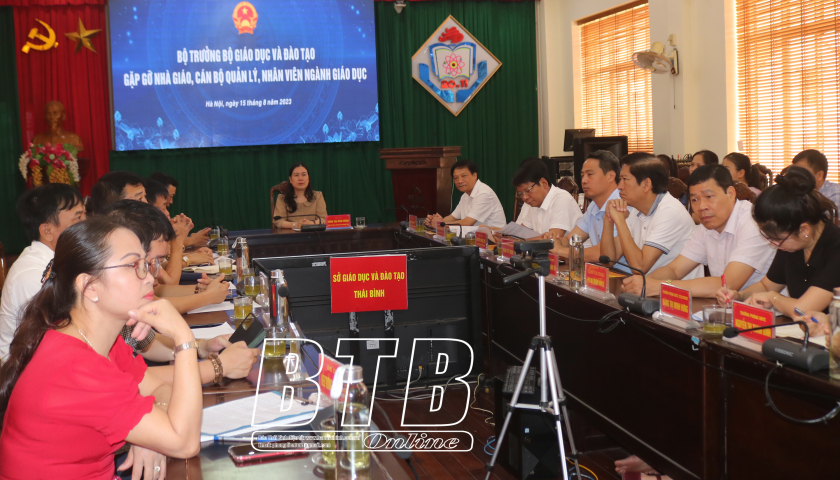   Bộ trưởng Bộ Giáo dục và Đào tạo Nguyễn Kim Sơn gặp gỡ nhà giáo, cán bộ quản lý, nhân viên ngành giáo dục
