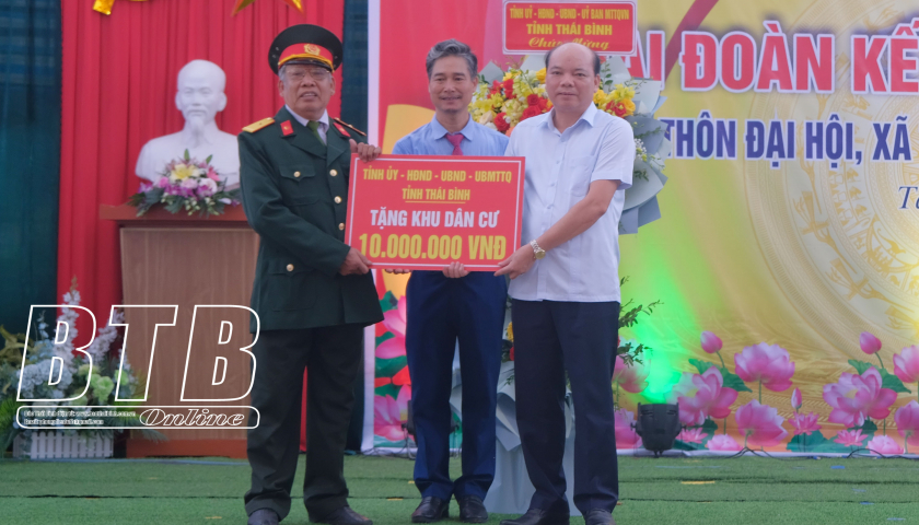   Đồng chí Phó Chủ tịch thường trực Nh88 - Cá Cược Mỗi Ngày - Nh88 vip Liền Tay tỉnh dự ngày hội đại đoàn kết toàn dân tại thôn Đại Hội