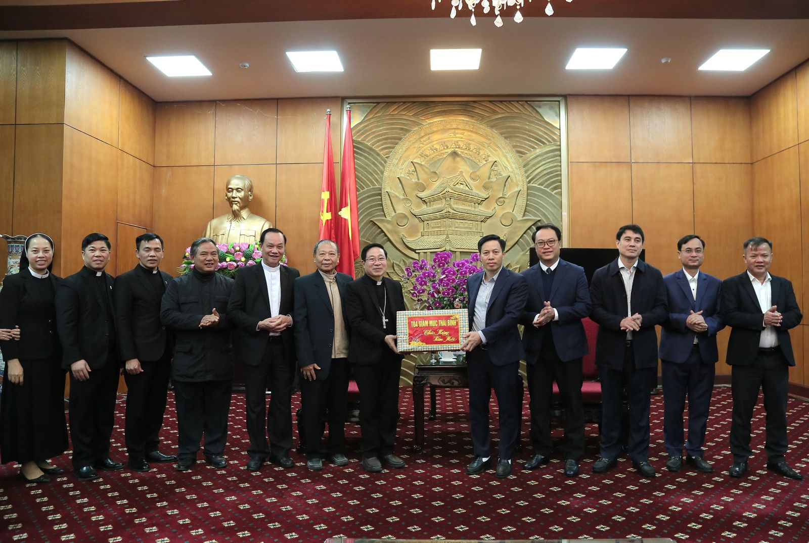   Tòa Giám mục Giáo phận Thái Bình chúc tết Nh88 casino tỉnh