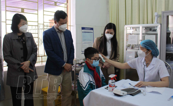   Ngày đầu tiêm vắc-xin phòng Covid-19 cho trẻ từ 5 đến dưới 12 tuổi: An toàn, hiệu quả