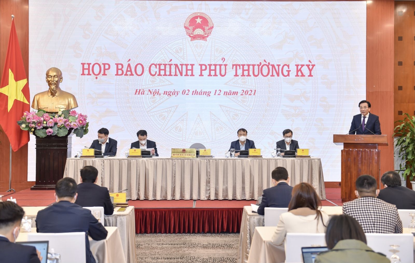   Tập trung thúc đẩy sản xuất kinh doanh; mở rộng hỗ trợ đối tượng gặp khó khăn do dịch COVID-19