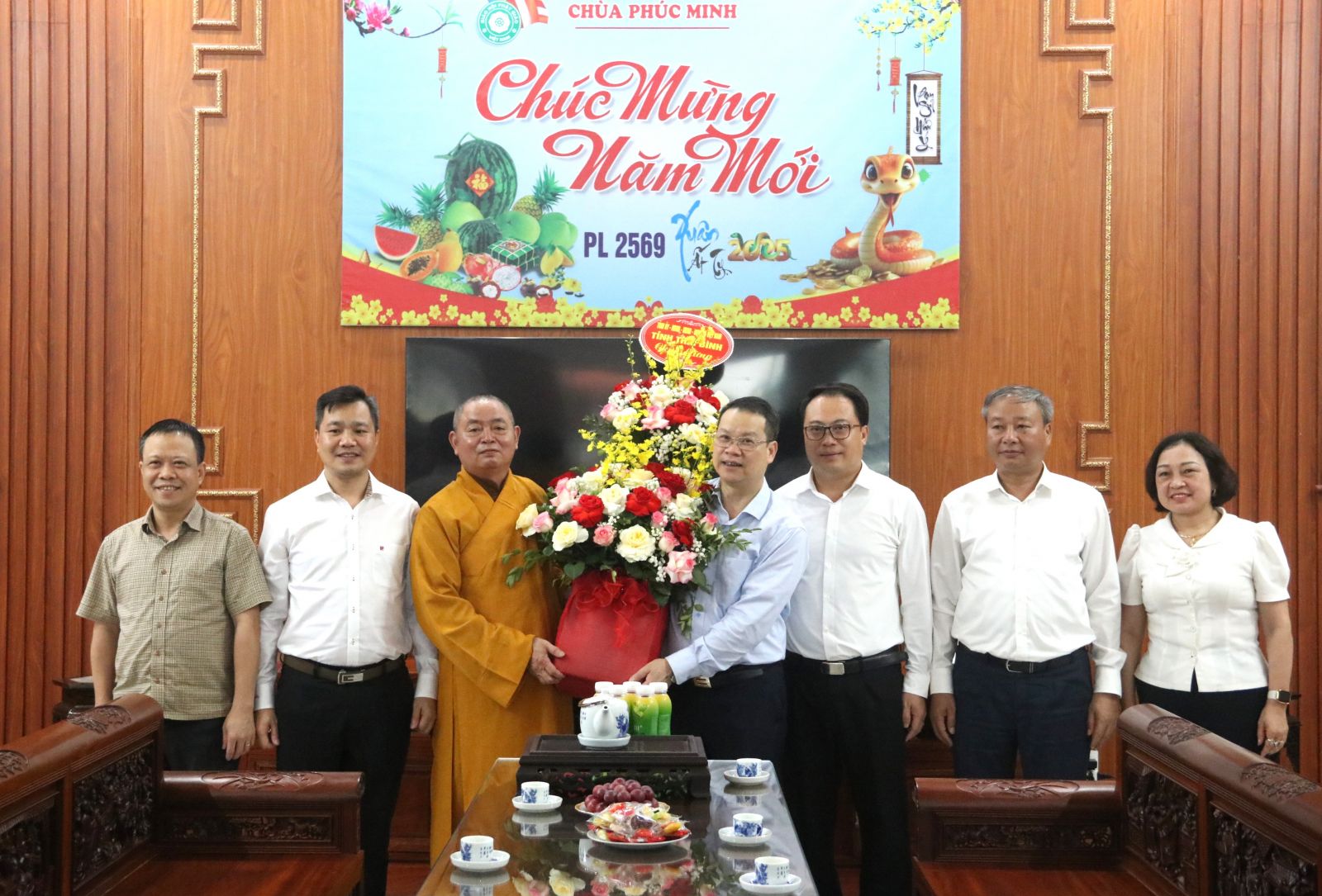   Đồng chí Nguyễn Mạnh Hùng, Phó Bí thư Tỉnh ủy, Chủ tịch Nh88 casino tỉnh chúc mừng Phật đản Phật lịch 2569 – Dương lịch 2025 tại huyện Vũ Thư