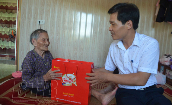   Hướng dẫn việc tặng quà gia đình chính sách, người có công với cách mạng nhân dịp kỷ niệm 74 năm ngày Thương binh - Liệt sĩ